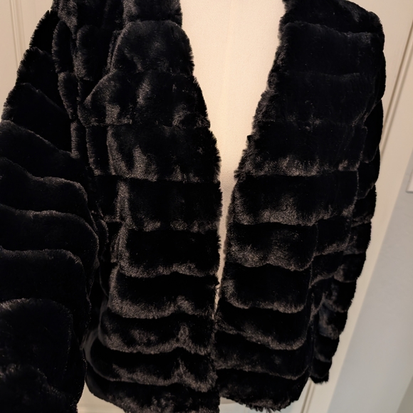 BTFBM Faux Fur Open Front Jacket Collarless Size Medium NWT - Picture 3 of 12